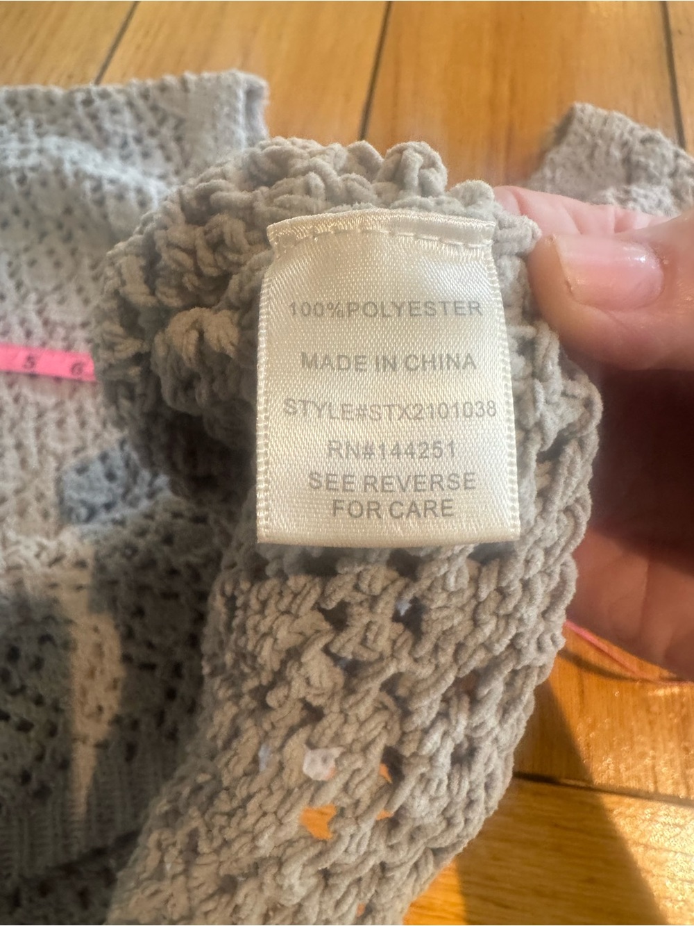 Open-Knit V-Neck Sweater in tan size m Artelier Nicole Miller - Picture 8 of 8